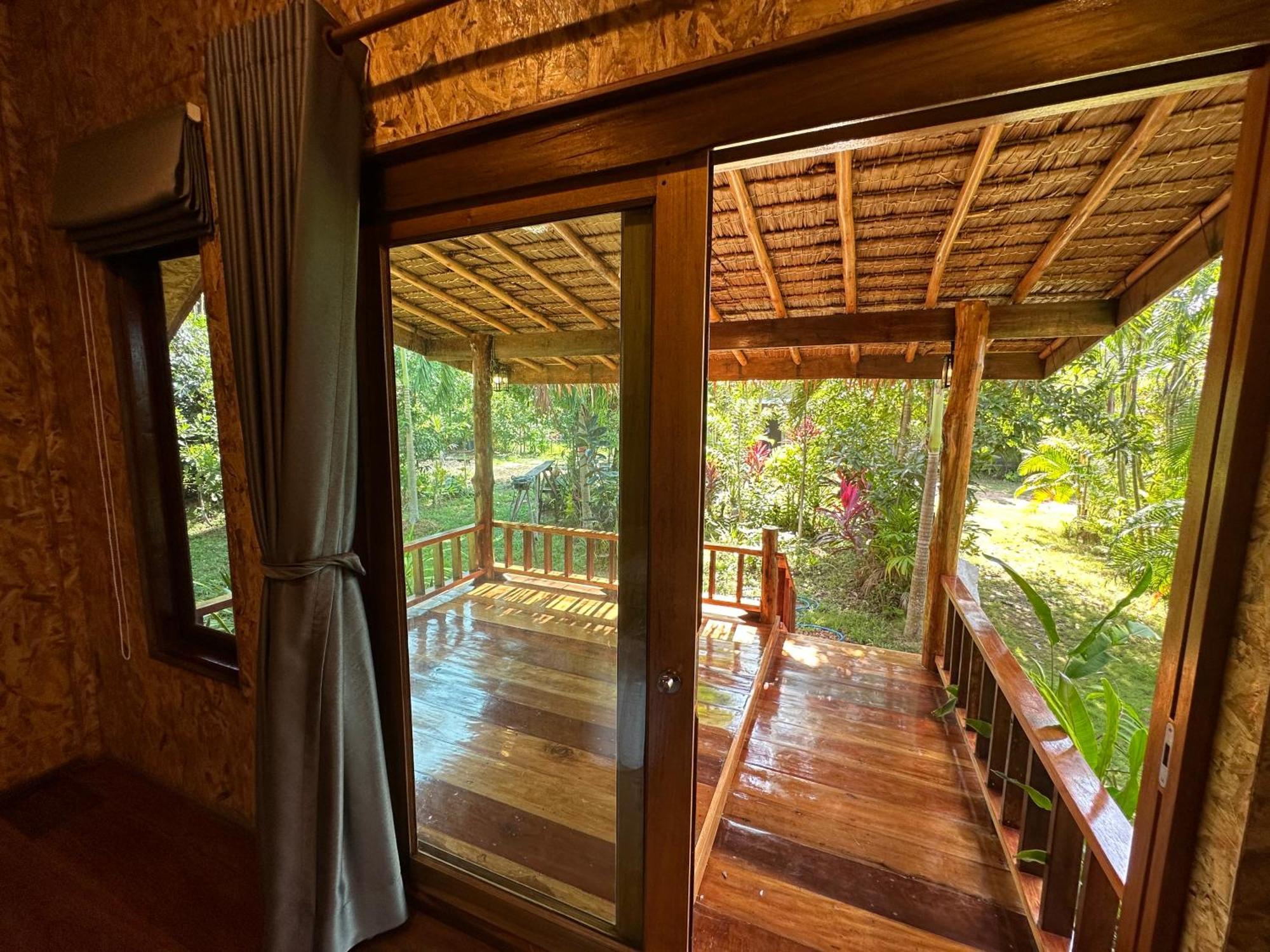 Koh Jum Bungalow & Hostel Exterior foto