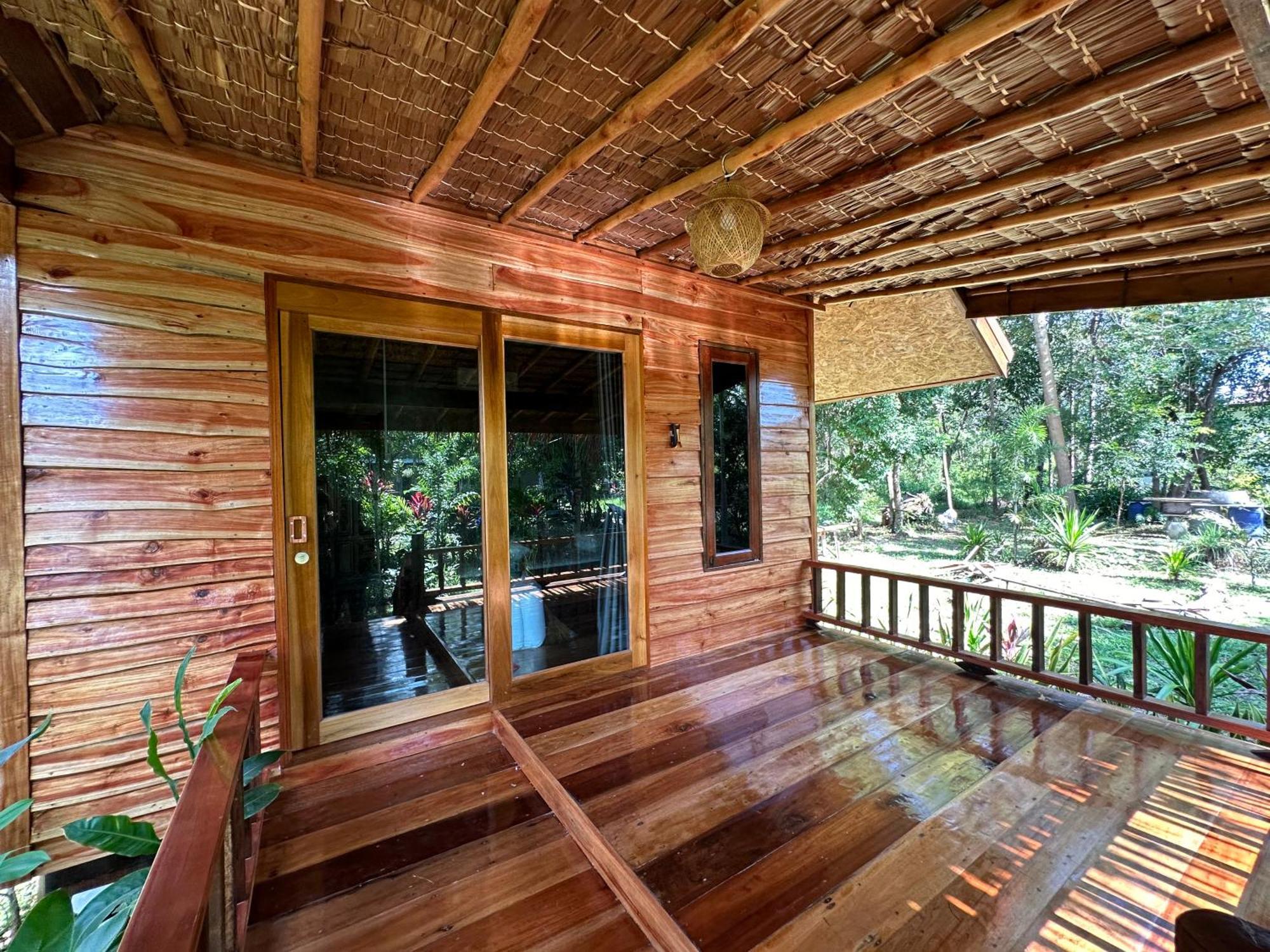 Koh Jum Bungalow & Hostel Exterior foto